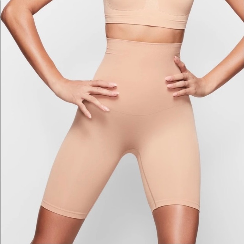 SKIMS Core Control Short Mid Thigh Size S/M